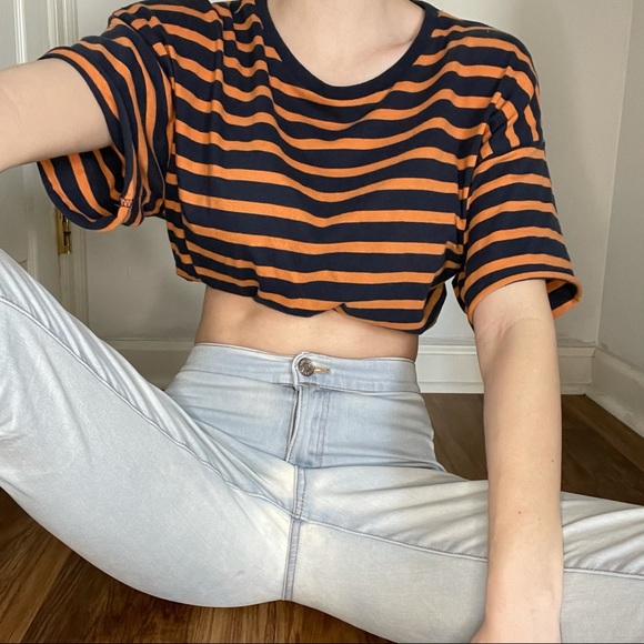 F21 Rolled Hem Boxy Crop Soft Tee - Picture 6 of 12